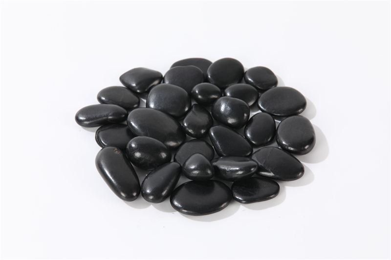 Close-up of black high polished pebbles in 10–20mm