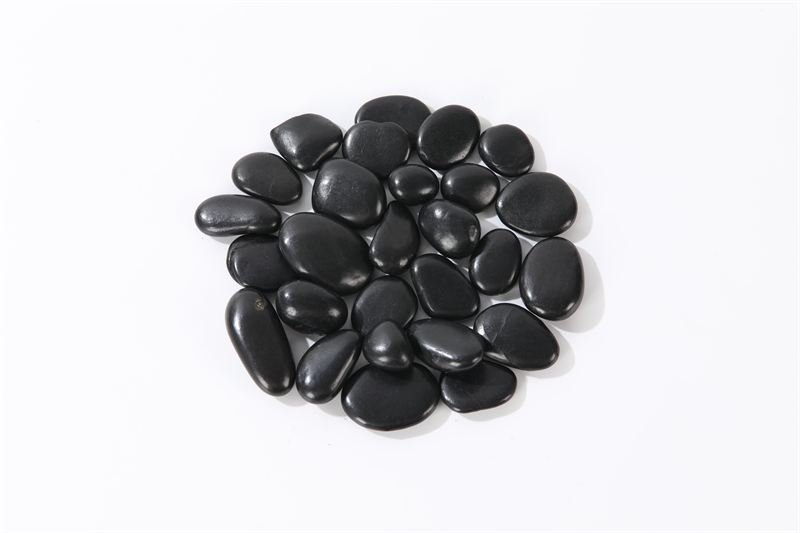 Black high polished pebbles in 10–20mm showing natural shape variation