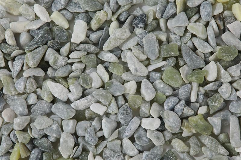 Green mixed jade chips in 6–15mm shown from another angle