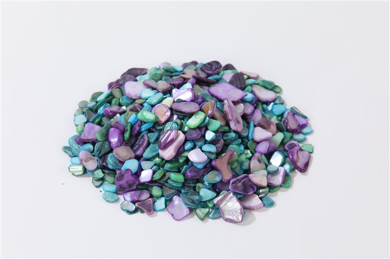 Dyed coloured shell in 10–20mm showing surface texture