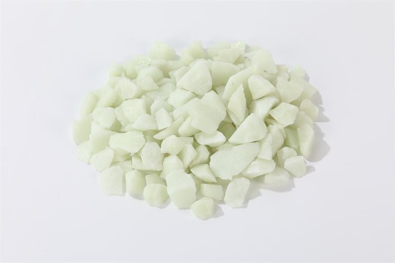 Close-up of luminous white jade chips in 10–20mm