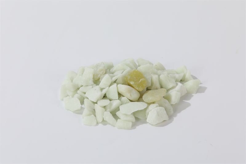 Further detail of luminous white jade chips in 10–25mm