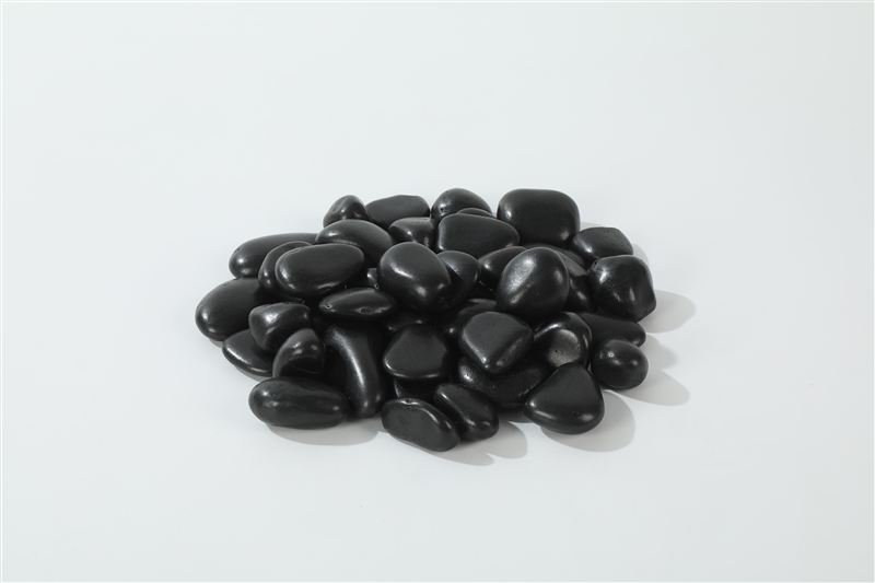 Black high polished pebbles in 20–30mm showing natural shape variation