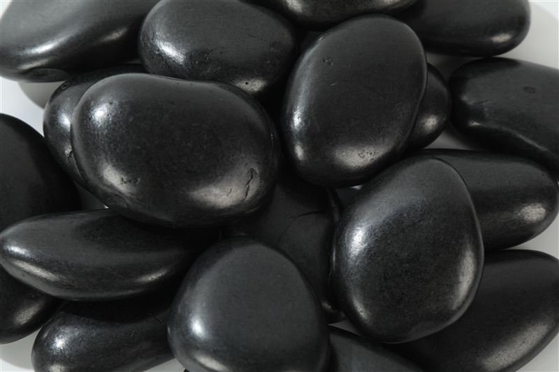 Close-up of black high polished pebbles in 30–50mm
