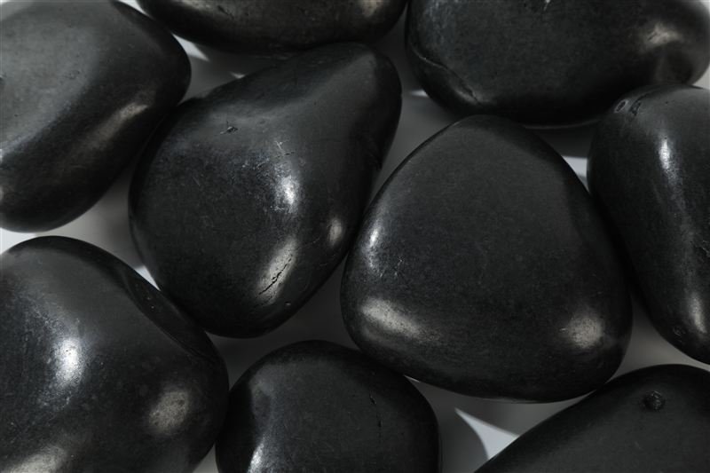 Black high polished pebbles in 50–80mm showing natural shape variation