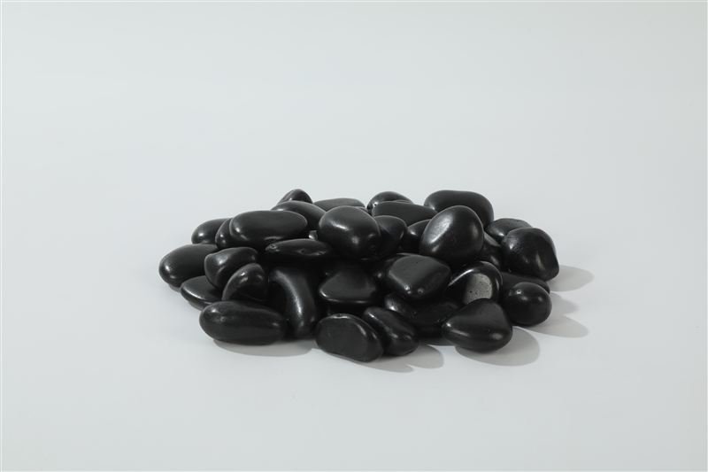 Close-up of black polished pebbles in 20–30mm