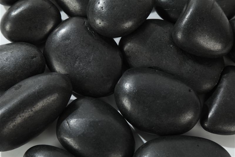 Black polished pebbles in 30–50mm shown from another angle