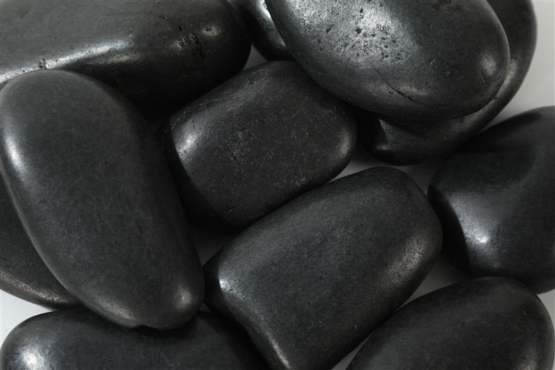Black polished pebbles in 50–80mm shown from another angle