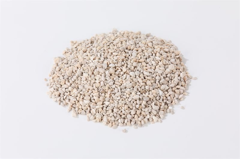Beige crushed aggregate in 2–5mm showing natural shape variation