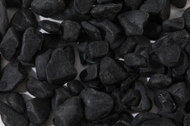 Close-up of coal black crushed aggregate in 10–25mm