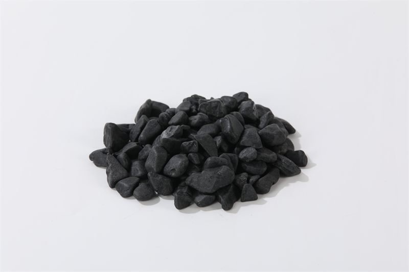 Coal black crushed aggregate in 10–25mm showing natural shape variation