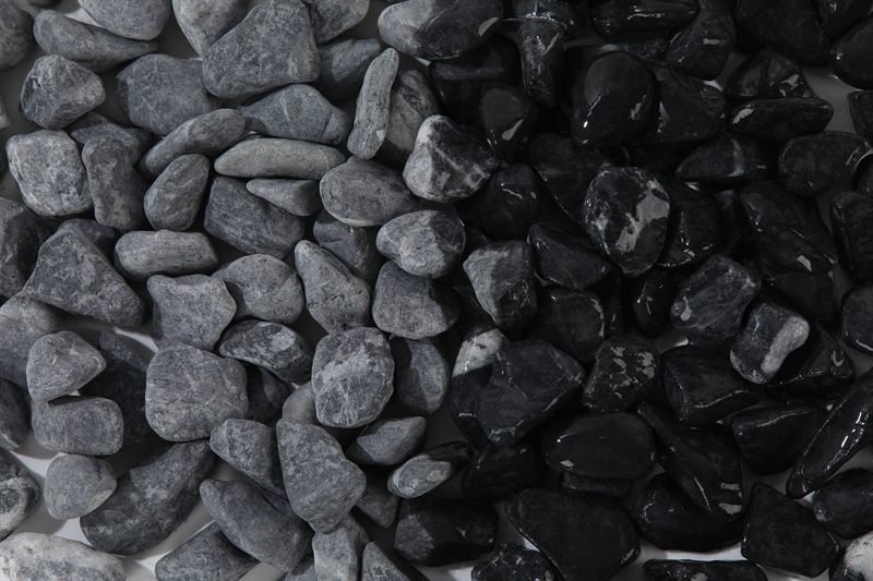 Dark grey crushed aggregate in 10–20mm showing natural shape variation