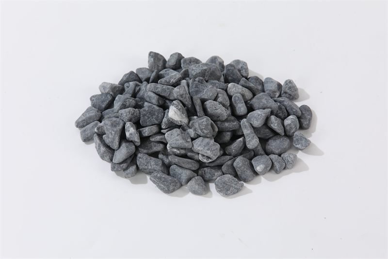Further detail of dark grey crushed aggregate in 10–20mm