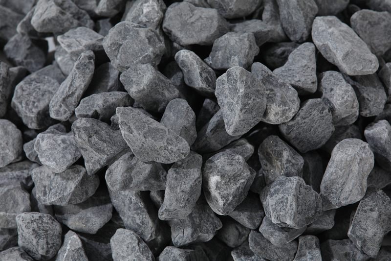 Dark grey crushed aggregate in 20–30mm showing natural shape variation
