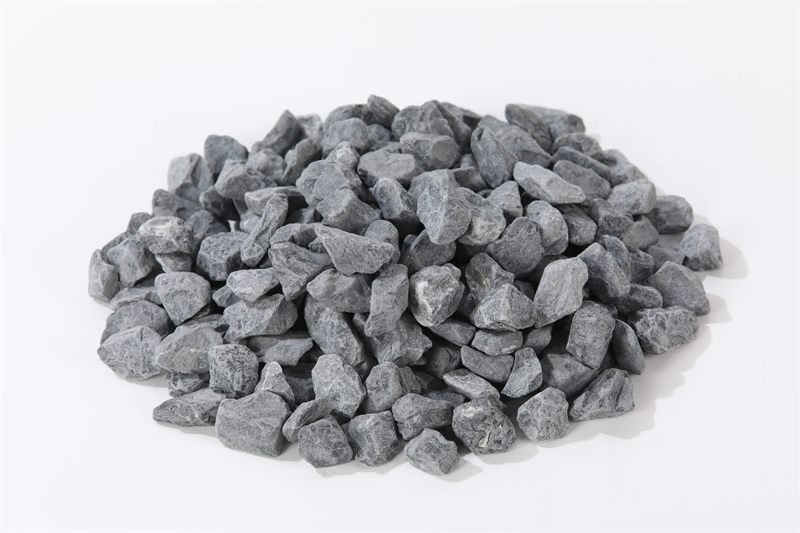 Further detail of dark grey crushed aggregate in 20–30mm