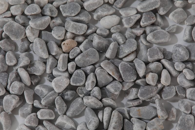 Additional close-up of dark grey rounded gravel in 10–20mm