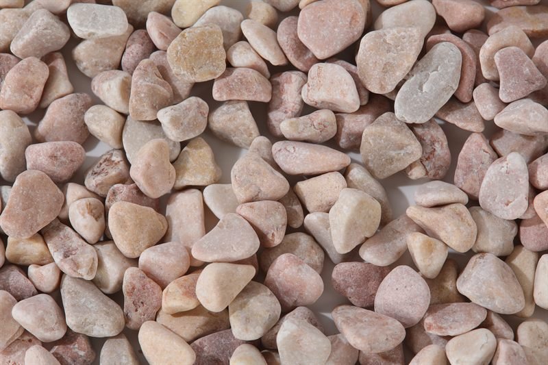 Further detail of light pink rounded gravel in 10–20mm