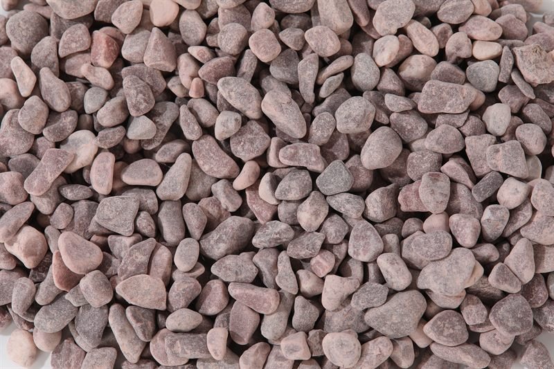 Further detail of red rounded gravel in 8–15mm