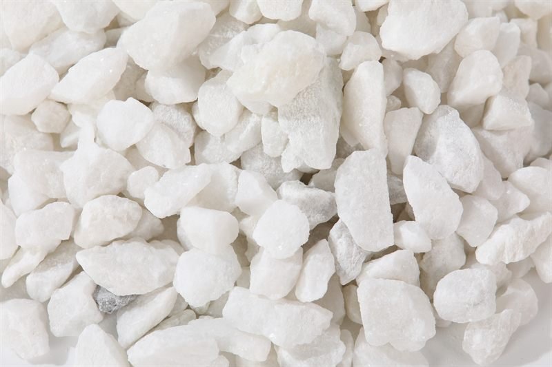 Close-up of white crushed aggregate in 8–22mm