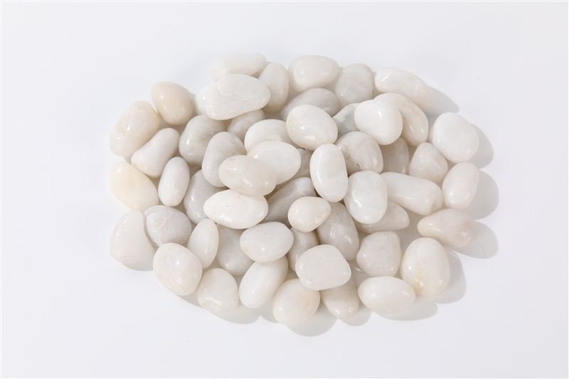 Ivory white high polished pebbles in 20–30mm showing natural shape variation