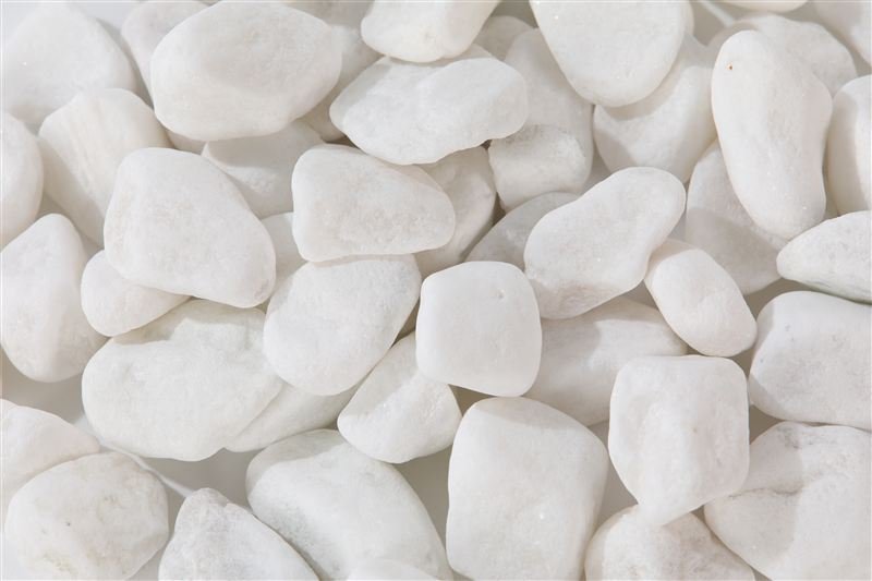 Close-up of snow white pebbles in 10–20mm
