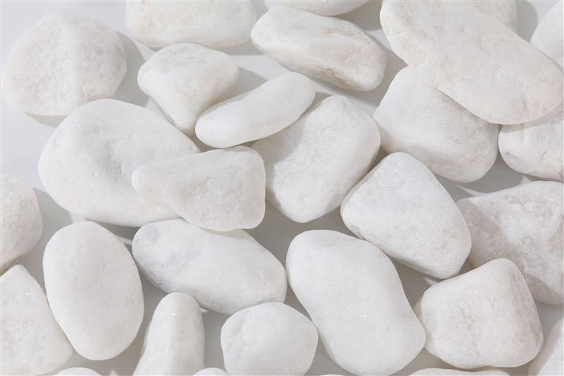 Close-up of snow white pebbles in 20–30mm