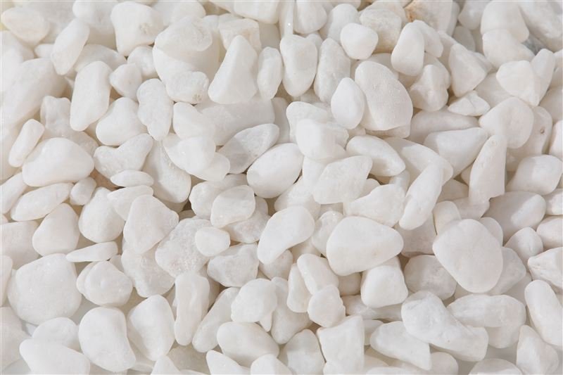 Close-up of snow white pebbles in 9–12mm