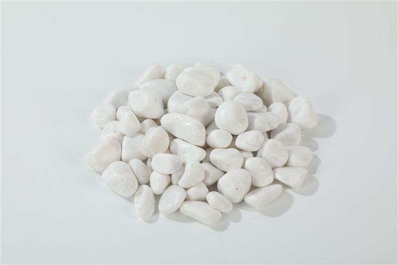 Snow white high polished pebbles in 20–30mm showing natural shape variation