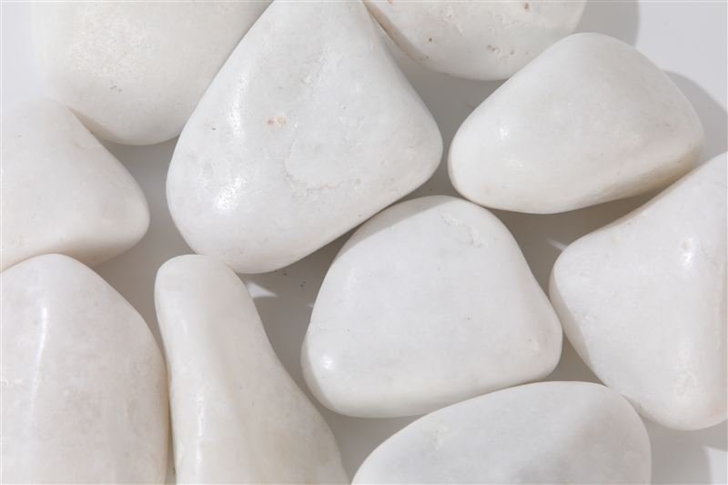 Snow white high polished pebbles in 30–50mm shown from another angle