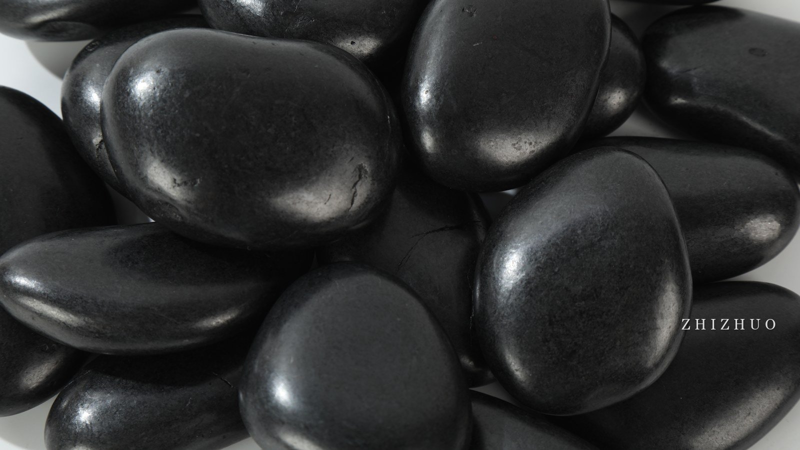 Black high-polished pebbles supplied from China
